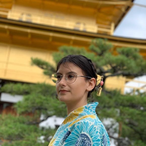 Meet your Posher, Alejandra - Picture 1 of 1